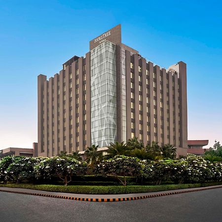 Doubletree By Hilton Gurugram Baani Square Hotel Gurgaon Exterior photo
